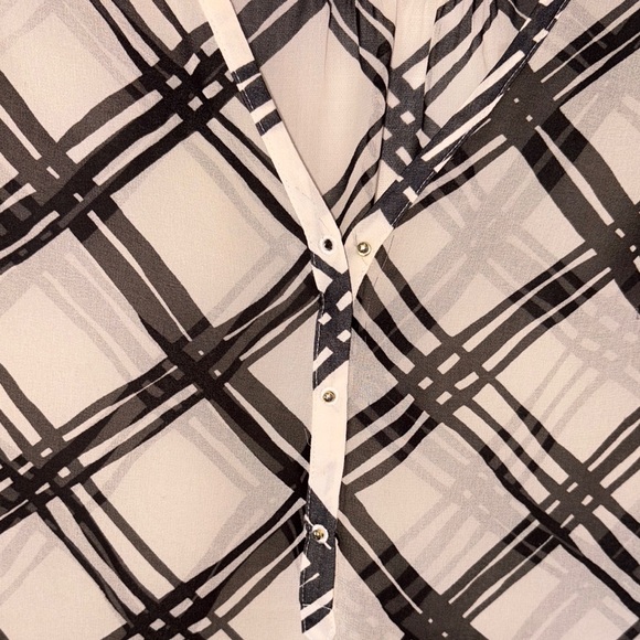 Banana Republic Black and White Blouse Classic Top - Picture 8 of 8